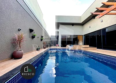 Piscina com ofurô